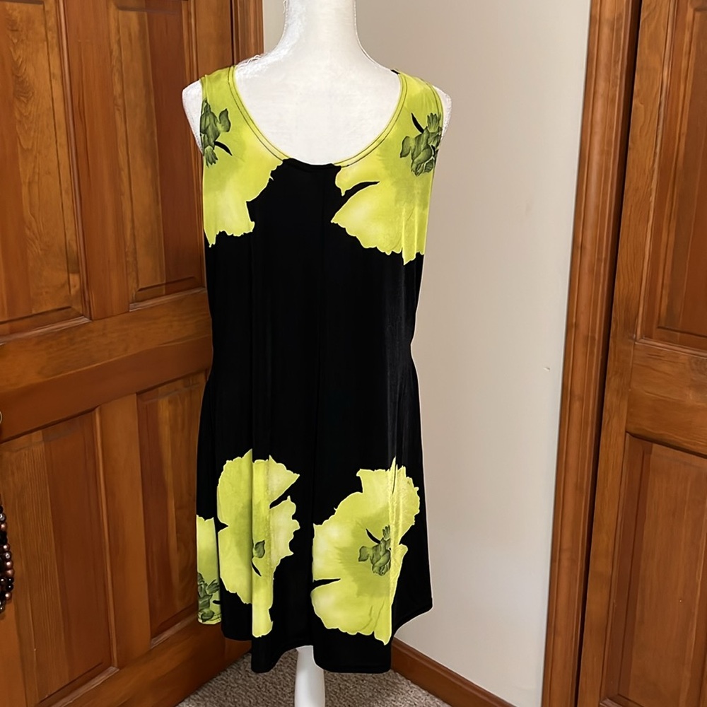 Sleeveless Black Dress w/Floral Print - Picture 3 of 3